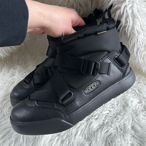 Keen Black Strap High-Top Boots